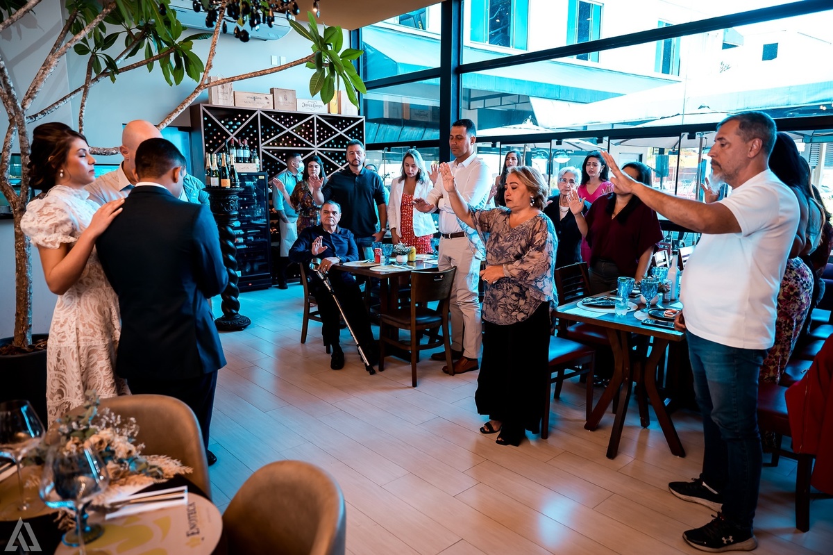 Wedding Casamento Buffet Making Off Decoração Cerimonialista Fotógrafo Vestido Noiva Noivo Camila Hoffmann Cerimonial Elimeire Assessoria de Evento Dani Vidal Vila Nova La Belle Maison Lena Buffet Casarão Penedo Diva Buffet Buquê Resende Penedo Itatiaia