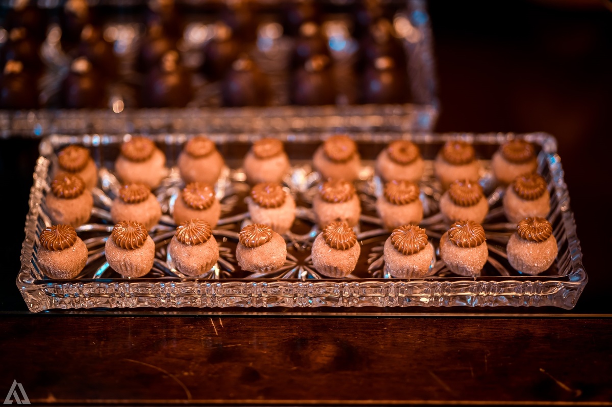 Wedding Casamento Buffet Making Off Decoração Cerimonialista Fotógrafo Vestido Noiva Noivo Camila Hoffmann Cerimonial Elimeire Assessoria de Evento Dani Vidal Vila Nova La Belle Maison Lena Buffet Casarão Penedo Diva Buffet Buquê Resende Penedo Itatiaia