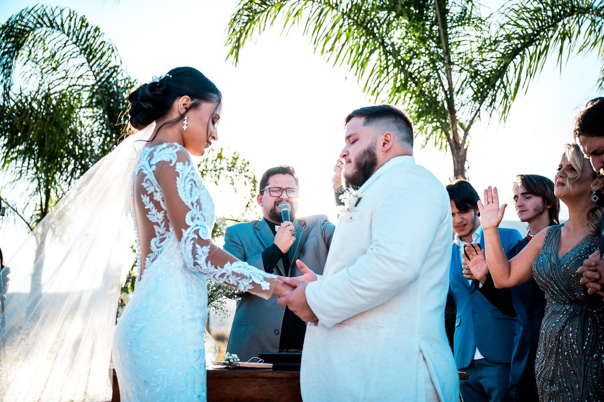 Wedding Casamento Buffet Making Off Decoração Cerimonialista Fotógrafo Vestido Noiva Noivo Camila Hoffmann Cerimonial Elimeire Assessoria de Evento Dani Vidal Vila Nova La Belle Maison Lena Buffet Casarão Penedo Diva Buffet Buquê Resende Penedo Itatiaia