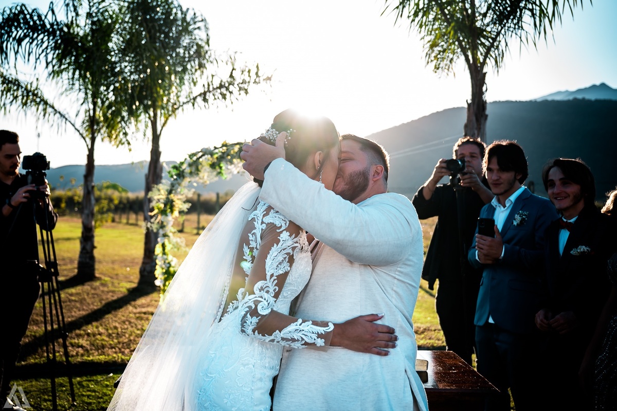 Wedding Casamento Buffet Making Off Decoração Cerimonialista Fotógrafo Vestido Noiva Noivo Camila Hoffmann Cerimonial Elimeire Assessoria de Evento Dani Vidal Vila Nova La Belle Maison Lena Buffet Casarão Penedo Diva Buffet Buquê Resende Penedo Itatiaia