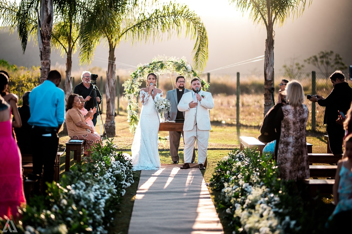 Wedding Casamento Buffet Making Off Decoração Cerimonialista Fotógrafo Vestido Noiva Noivo Camila Hoffmann Cerimonial Elimeire Assessoria de Evento Dani Vidal Vila Nova La Belle Maison Lena Buffet Casarão Penedo Diva Buffet Buquê Resende Penedo Itatiaia