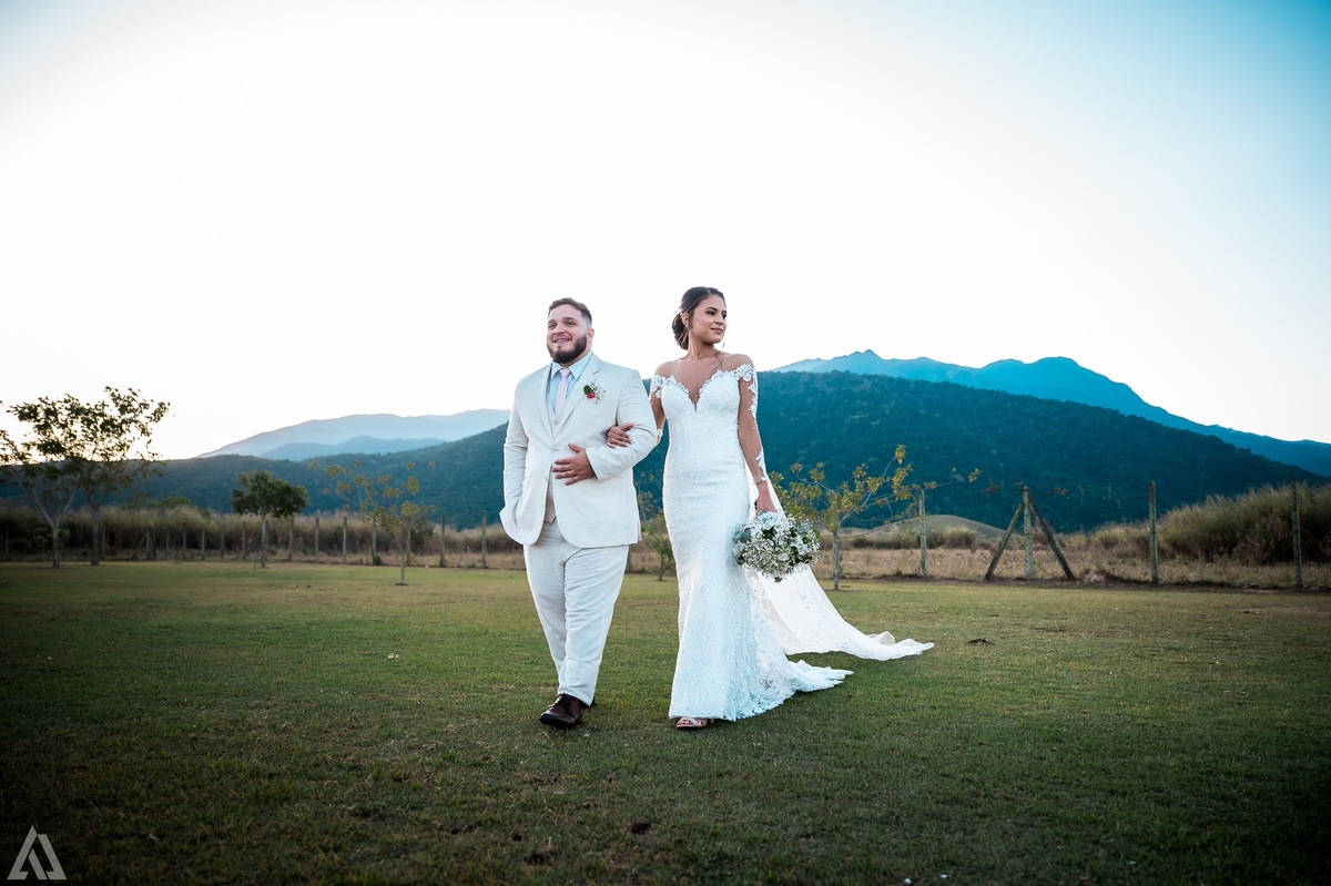 Wedding Casamento Buffet Making Off Decoração Cerimonialista Fotógrafo Vestido Noiva Noivo Camila Hoffmann Cerimonial Elimeire Assessoria de Evento Dani Vidal Vila Nova La Belle Maison Lena Buffet Casarão Penedo Diva Buffet Buquê Resende Penedo Itatiaia