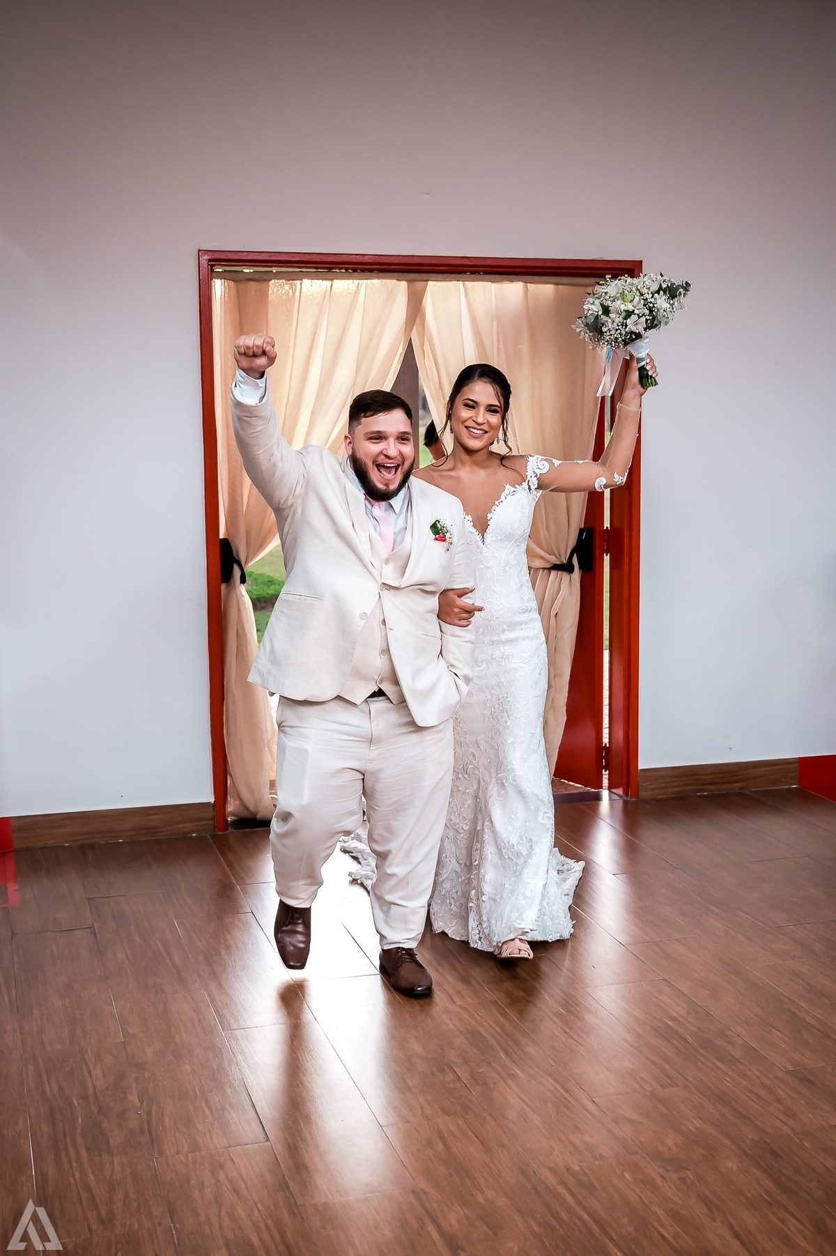 Wedding Casamento Buffet Making Off Decoração Cerimonialista Fotógrafo Vestido Noiva Noivo Camila Hoffmann Cerimonial Elimeire Assessoria de Evento Dani Vidal Vila Nova La Belle Maison Lena Buffet Casarão Penedo Diva Buffet Buquê Resende Penedo Itatiaia