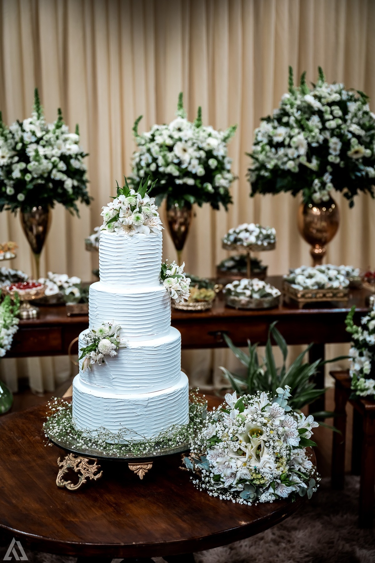 Wedding Casamento Buffet Making Off Decoração Cerimonialista Fotógrafo Vestido Noiva Noivo Camila Hoffmann Cerimonial Elimeire Assessoria de Evento Dani Vidal Vila Nova La Belle Maison Lena Buffet Casarão Penedo Diva Buffet Buquê Resende Penedo Itatiaia