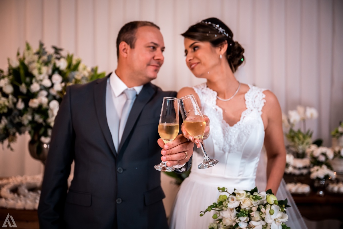 Wedding Casamento Buffet Making Off Decoração Cerimonialista Fotógrafo Vestido Noiva Noivo Camila Hoffmann Cerimonial Elimeire Assessoria de Evento Dani Vidal Vila Nova La Belle Maison Lena Buffet Casarão Penedo Diva Buffet Buquê Resende Penedo Itatiaia