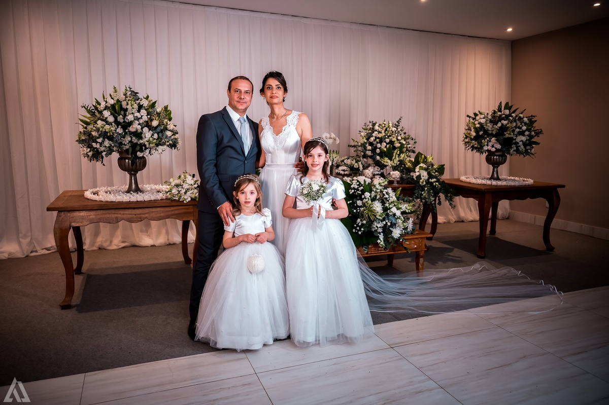 Wedding Casamento Buffet Making Off Decoração Cerimonialista Fotógrafo Vestido Noiva Noivo Camila Hoffmann Cerimonial Elimeire Assessoria de Evento Dani Vidal Vila Nova La Belle Maison Lena Buffet Casarão Penedo Diva Buffet Buquê Resende Penedo Itatiaia