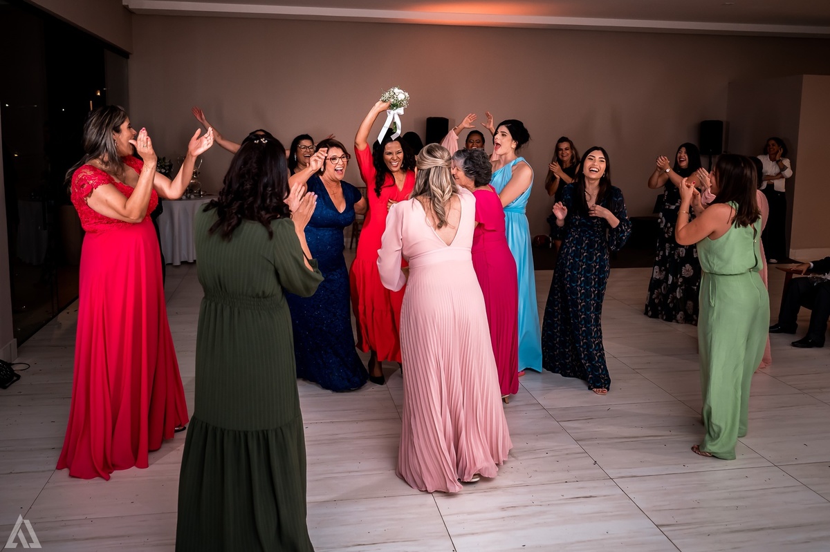 Wedding Casamento Buffet Making Off Decoração Cerimonialista Fotógrafo Vestido Noiva Noivo Camila Hoffmann Cerimonial Elimeire Assessoria de Evento Dani Vidal Vila Nova La Belle Maison Lena Buffet Casarão Penedo Diva Buffet Buquê Resende Penedo Itatiaia