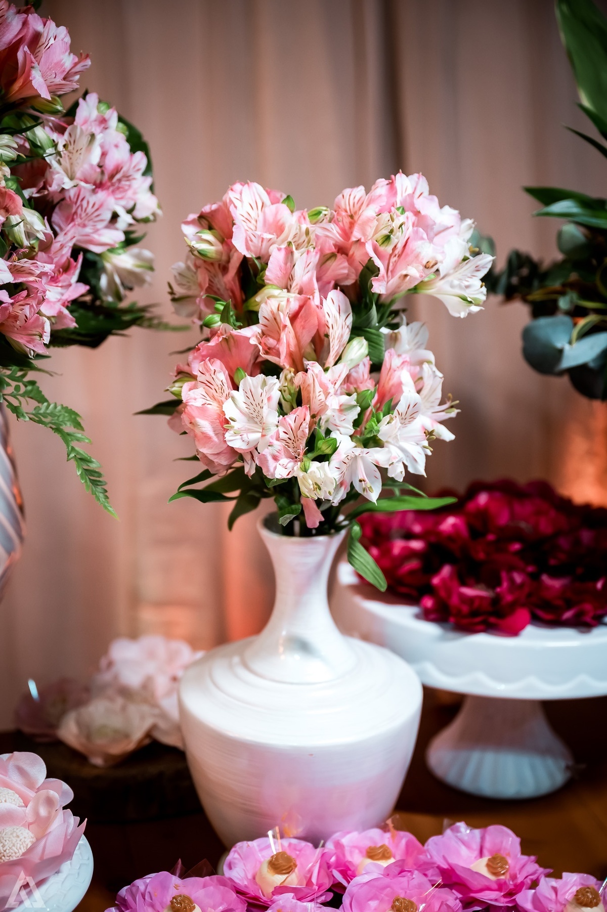 Wedding Casamento Buffet Making Off Decoração Cerimonialista Fotógrafo Vestido Noiva Noivo Camila Hoffmann Cerimonial Elimeire Assessoria de Evento Dani Vidal Vila Nova La Belle Maison Lena Buffet Casarão Penedo Diva Buffet Buquê Resende Penedo Itatiaia