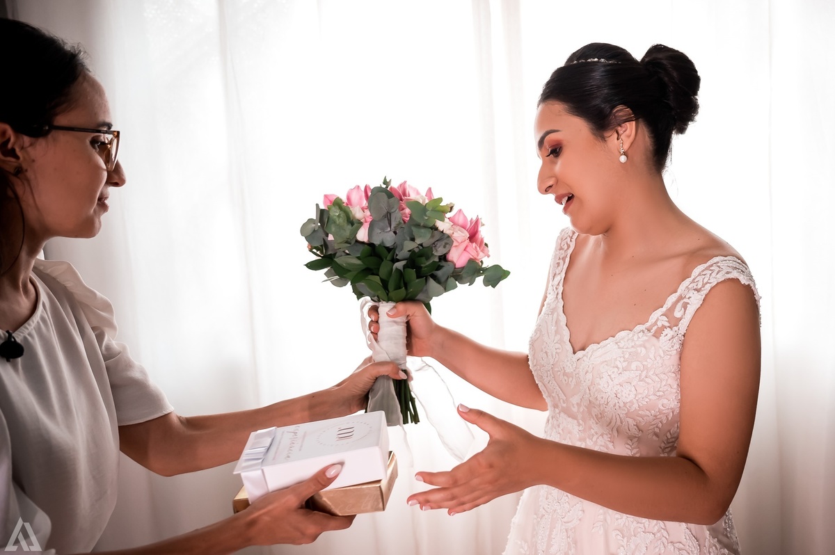 Wedding Casamento Buffet Making Off Decoração Cerimonialista Fotógrafo Vestido Noiva Noivo Camila Hoffmann Cerimonial Elimeire Assessoria de Evento Dani Vidal Vila Nova La Belle Maison Lena Buffet Casarão Penedo Diva Buffet Buquê Resende Penedo Itatiaia