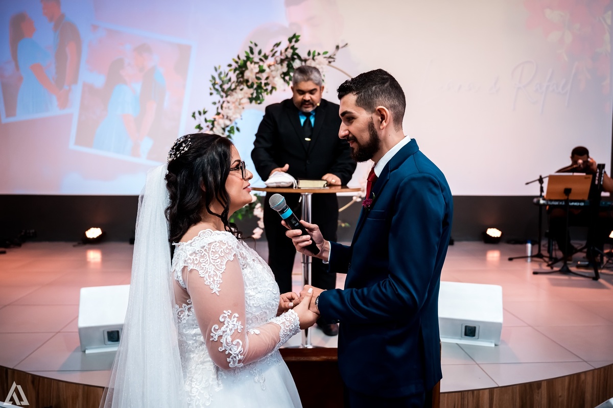 Wedding Casamento Buffet Making Off Decoração Cerimonialista Fotógrafo Vestido Noiva Noivo Camila Hoffmann Cerimonial Elimeire Assessoria de Evento Dani Vidal Vila Nova La Belle Maison Lena Buffet Casarão Penedo Diva Buffet Buquê Resende Penedo Itatiaia