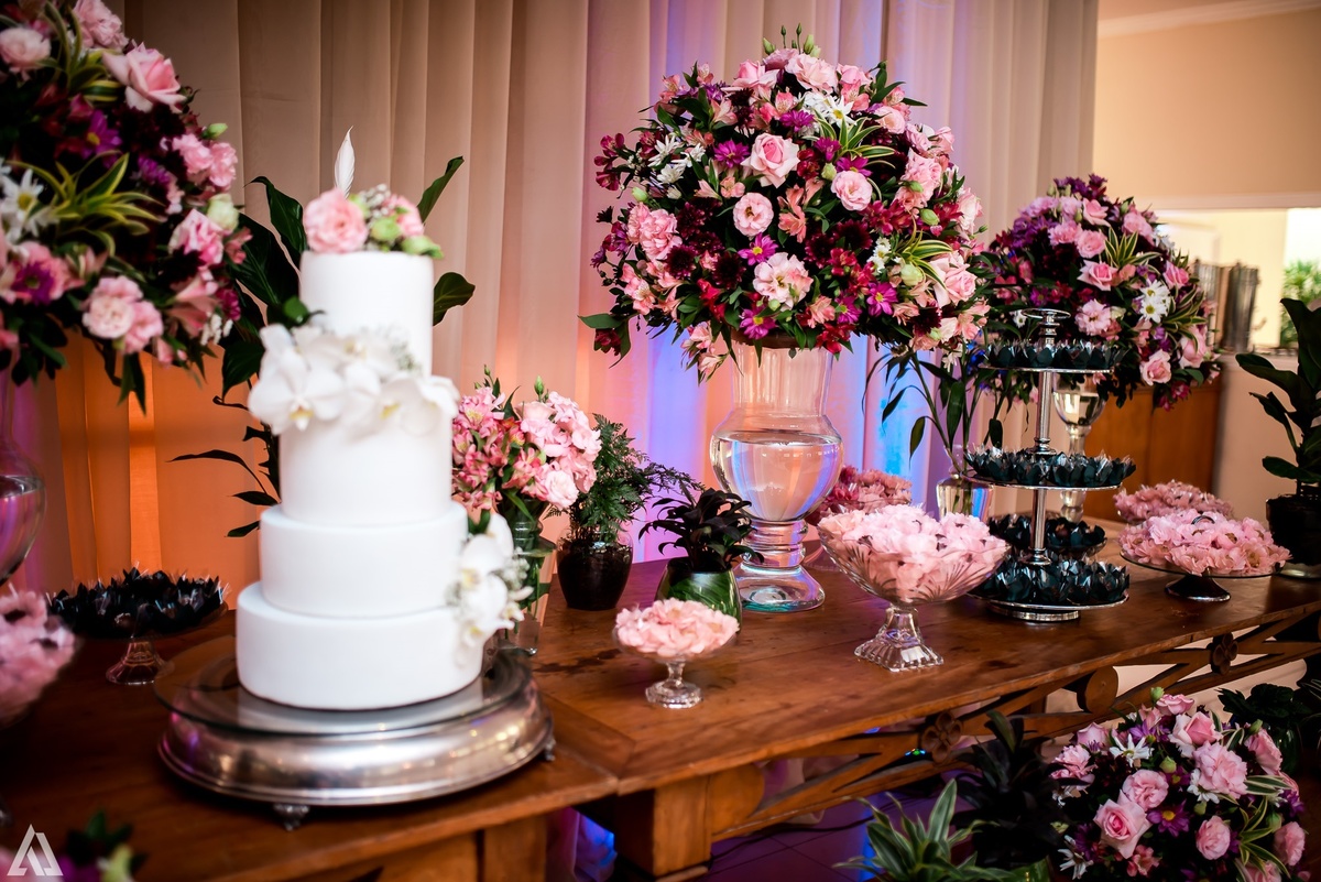 Wedding Casamento Buffet Making Off Decoração Cerimonialista Fotógrafo Vestido Noiva Noivo Camila Hoffmann Cerimonial Elimeire Assessoria de Evento Dani Vidal Vila Nova La Belle Maison Lena Buffet Casarão Penedo Diva Buffet Buquê Resende Penedo Itatiaia