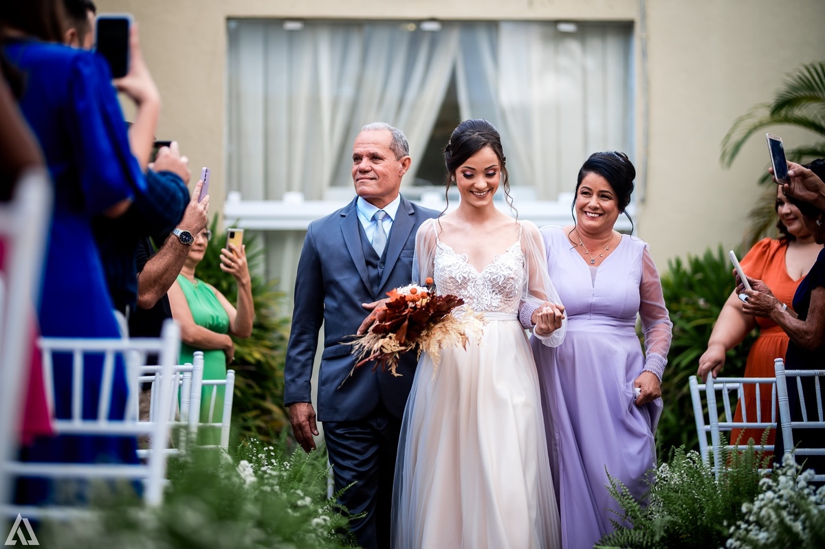 Wedding Casamento Buffet Making Off Decoração Cerimonialista Fotógrafo Vestido Noiva Noivo Camila Hoffmann Cerimonial Elimeire Assessoria de Evento Dani Vidal Vila Nova La Belle Maison Lena Buffet Casarão Penedo Diva Buffet Buquê Resende Penedo Itatiaia