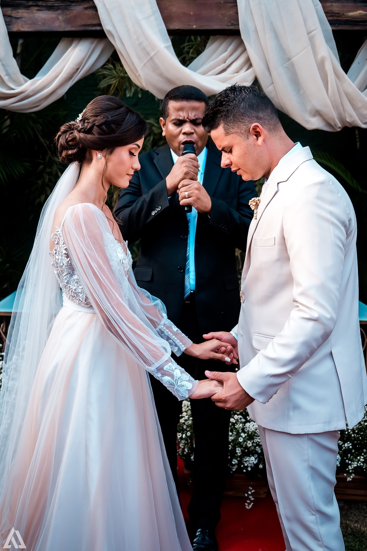 Wedding Casamento Buffet Making Off Decoração Cerimonialista Fotógrafo Vestido Noiva Noivo Camila Hoffmann Cerimonial Elimeire Assessoria de Evento Dani Vidal Vila Nova La Belle Maison Lena Buffet Casarão Penedo Diva Buffet Buquê Resende Penedo Itatiaia