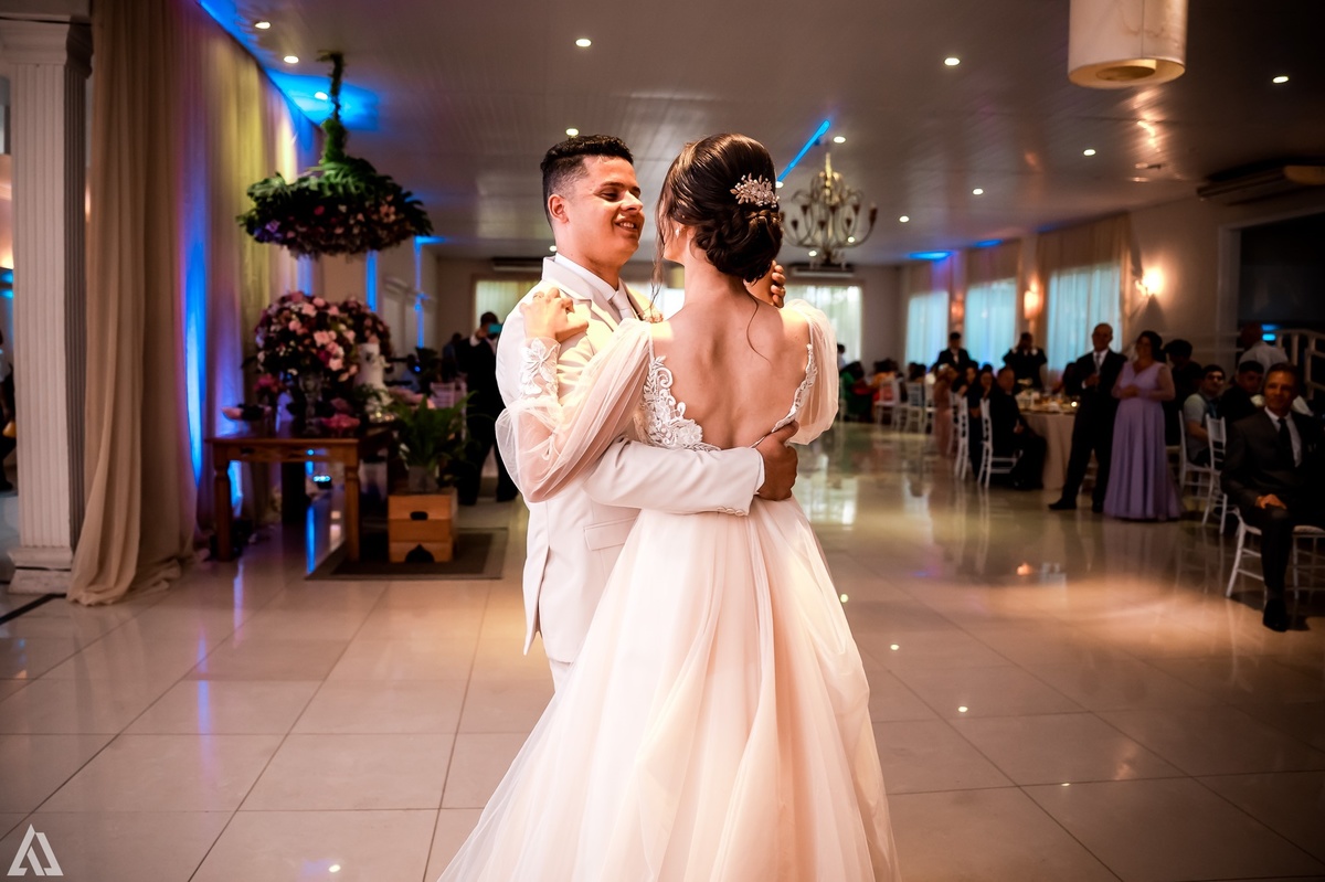 Wedding Casamento Buffet Making Off Decoração Cerimonialista Fotógrafo Vestido Noiva Noivo Camila Hoffmann Cerimonial Elimeire Assessoria de Evento Dani Vidal Vila Nova La Belle Maison Lena Buffet Casarão Penedo Diva Buffet Buquê Resende Penedo Itatiaia