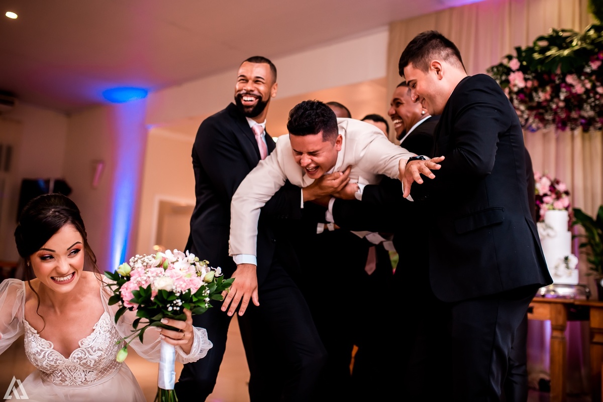 Wedding Casamento Buffet Making Off Decoração Cerimonialista Fotógrafo Vestido Noiva Noivo Camila Hoffmann Cerimonial Elimeire Assessoria de Evento Dani Vidal Vila Nova La Belle Maison Lena Buffet Casarão Penedo Diva Buffet Buquê Resende Penedo Itatiaia