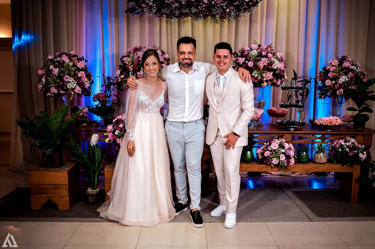 Wedding Casamento Buffet Making Off Decoração Cerimonialista Fotógrafo Vestido Noiva Noivo Camila Hoffmann Cerimonial Elimeire Assessoria de Evento Dani Vidal Vila Nova La Belle Maison Lena Buffet Casarão Penedo Diva Buffet Buquê Resende Penedo Itatiaia