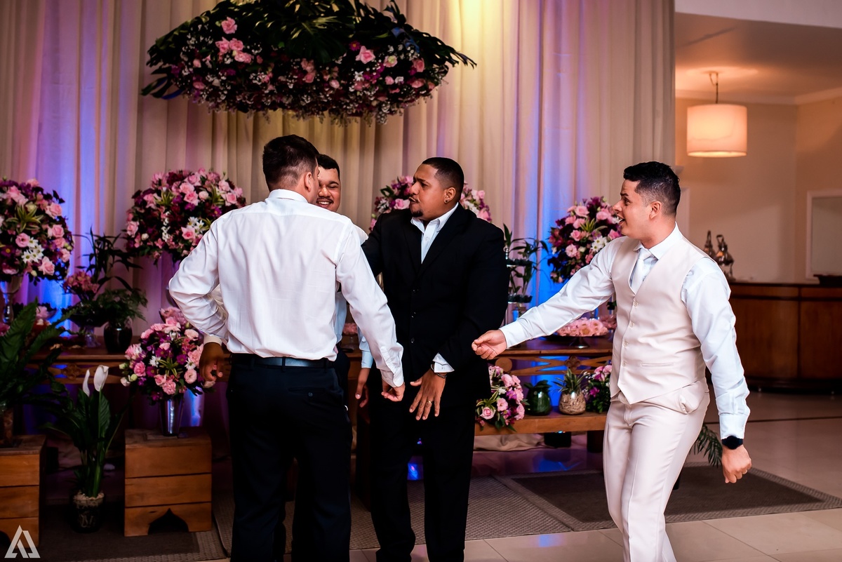 Wedding Casamento Buffet Making Off Decoração Cerimonialista Fotógrafo Vestido Noiva Noivo Camila Hoffmann Cerimonial Elimeire Assessoria de Evento Dani Vidal Vila Nova La Belle Maison Lena Buffet Casarão Penedo Diva Buffet Buquê Resende Penedo Itatiaia