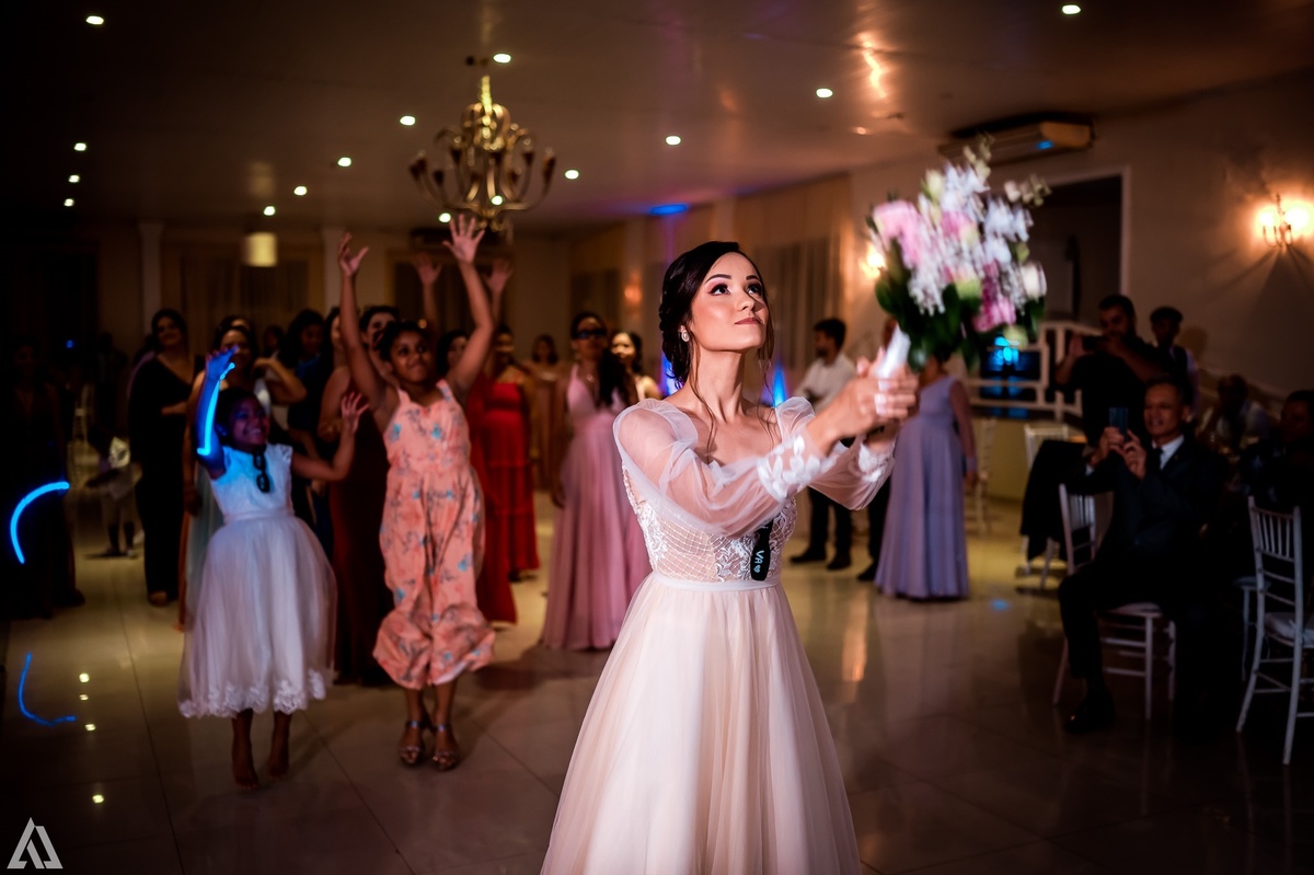 Wedding Casamento Buffet Making Off Decoração Cerimonialista Fotógrafo Vestido Noiva Noivo Camila Hoffmann Cerimonial Elimeire Assessoria de Evento Dani Vidal Vila Nova La Belle Maison Lena Buffet Casarão Penedo Diva Buffet Buquê Resende Penedo Itatiaia