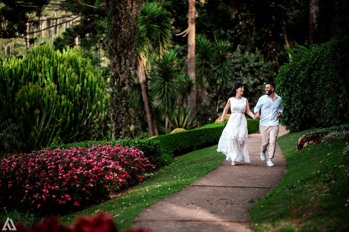 Wedding Casamento Buffet Making Off Decoração Cerimonialista Fotógrafo Vestido Foto Noivo Noiva Camila Hoffmann Cerimonial Elimeire Tatiana Sousa Assessoria Dani Vidal La Belle Maison Lena Buffet Casarão Penedo Diva Buffet Buquê Resende Penedo Itatiaia 