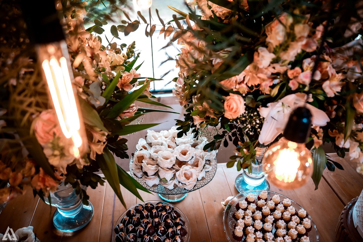 Wedding Casamento Buffet Making Off Decoração Cerimonialista Fotógrafo Vestido Noiva Noivo Camila Hoffmann Cerimonial Elimeire Assessoria de Evento Dani Vidal Vila Nova La Belle Maison Lena Buffet Casarão Penedo Diva Buffet Buquê Resende Penedo Itatiaia