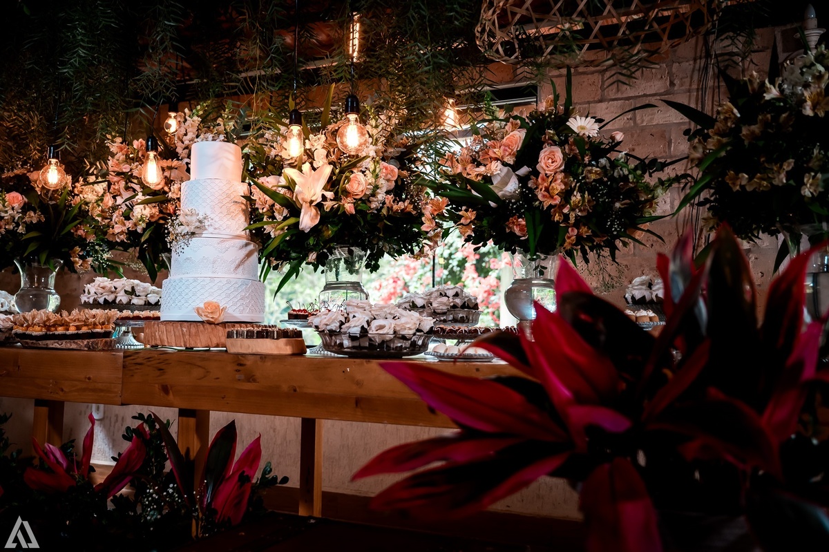 Wedding Casamento Buffet Making Off Decoração Cerimonialista Fotógrafo Vestido Noiva Noivo Camila Hoffmann Cerimonial Elimeire Assessoria de Evento Dani Vidal Vila Nova La Belle Maison Lena Buffet Casarão Penedo Diva Buffet Buquê Resende Penedo Itatiaia