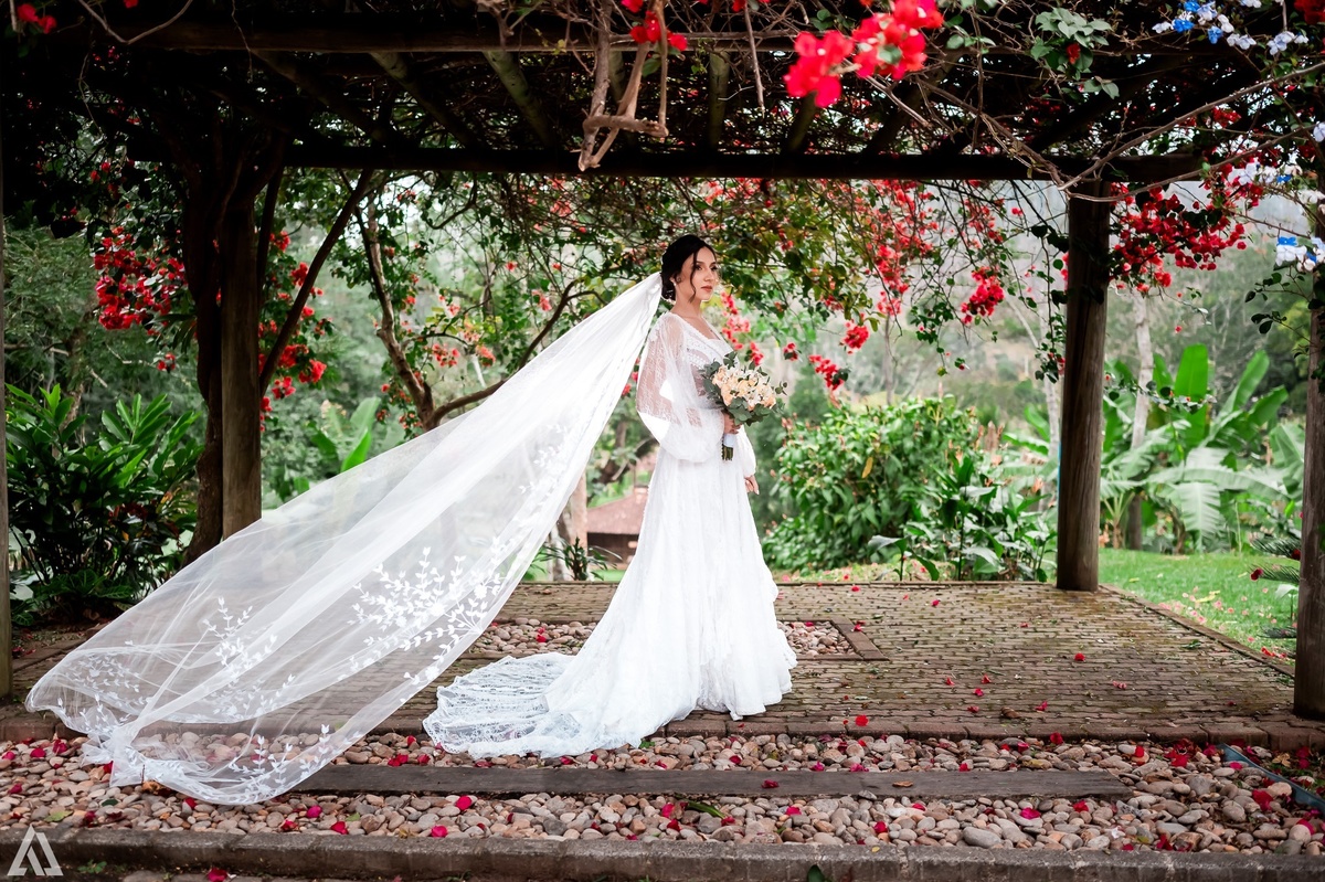 Wedding Casamento Buffet Making Off Decoração Cerimonialista Fotógrafo Vestido Noiva Noivo Camila Hoffmann Cerimonial Elimeire Assessoria de Evento Dani Vidal Vila Nova La Belle Maison Lena Buffet Casarão Penedo Diva Buffet Buquê Resende Penedo Itatiaia