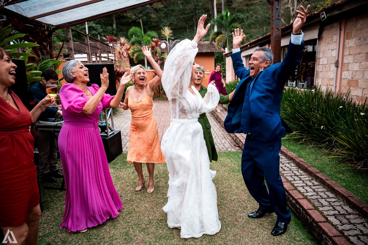 Wedding Casamento Buffet Making Off Decoração Cerimonialista Fotógrafo Vestido Noiva Noivo Camila Hoffmann Cerimonial Elimeire Assessoria de Evento Dani Vidal Vila Nova La Belle Maison Lena Buffet Casarão Penedo Diva Buffet Buquê Resende Penedo Itatiaia
