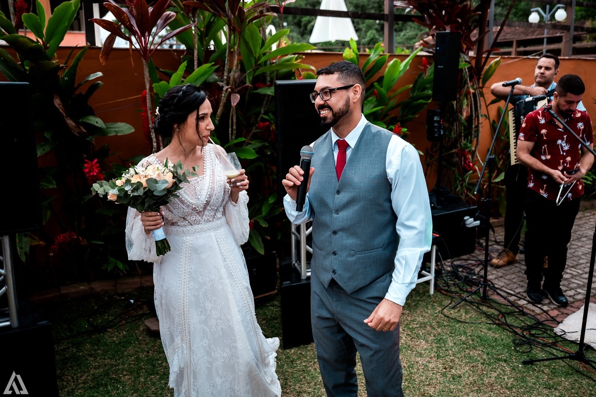 Wedding Casamento Buffet Making Off Decoração Cerimonialista Fotógrafo Vestido Noiva Noivo Camila Hoffmann Cerimonial Elimeire Assessoria de Evento Dani Vidal Vila Nova La Belle Maison Lena Buffet Casarão Penedo Diva Buffet Buquê Resende Penedo Itatiaia