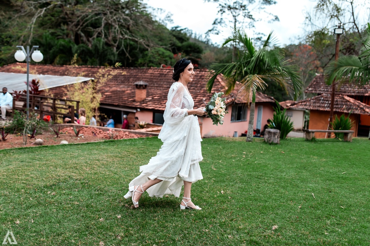 Wedding Casamento Buffet Making Off Decoração Cerimonialista Fotógrafo Vestido Noiva Noivo Camila Hoffmann Cerimonial Elimeire Assessoria de Evento Dani Vidal Vila Nova La Belle Maison Lena Buffet Casarão Penedo Diva Buffet Buquê Resende Penedo Itatiaia