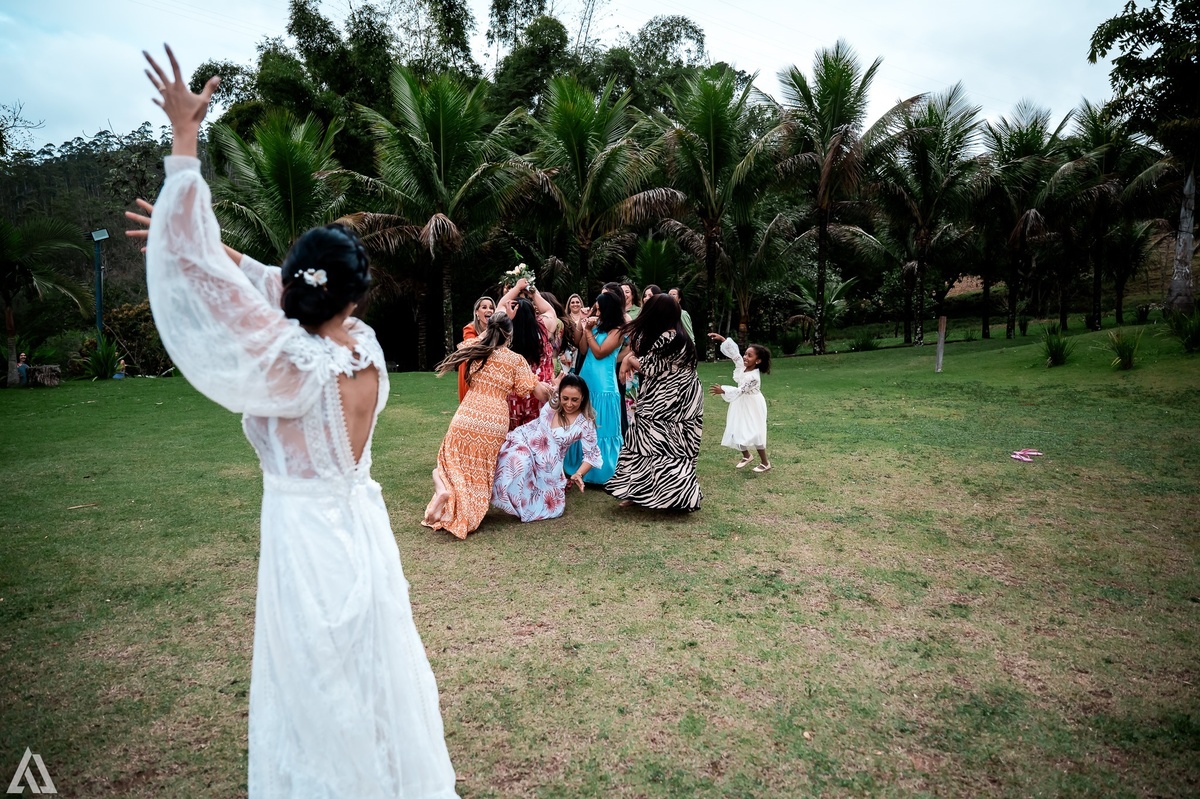 Wedding Casamento Buffet Making Off Decoração Cerimonialista Fotógrafo Vestido Noiva Noivo Camila Hoffmann Cerimonial Elimeire Assessoria de Evento Dani Vidal Vila Nova La Belle Maison Lena Buffet Casarão Penedo Diva Buffet Buquê Resende Penedo Itatiaia