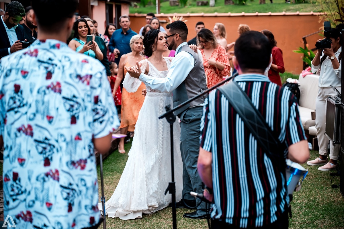 Wedding Casamento Buffet Making Off Decoração Cerimonialista Fotógrafo Vestido Noiva Noivo Camila Hoffmann Cerimonial Elimeire Assessoria de Evento Dani Vidal Vila Nova La Belle Maison Lena Buffet Casarão Penedo Diva Buffet Buquê Resende Penedo Itatiaia