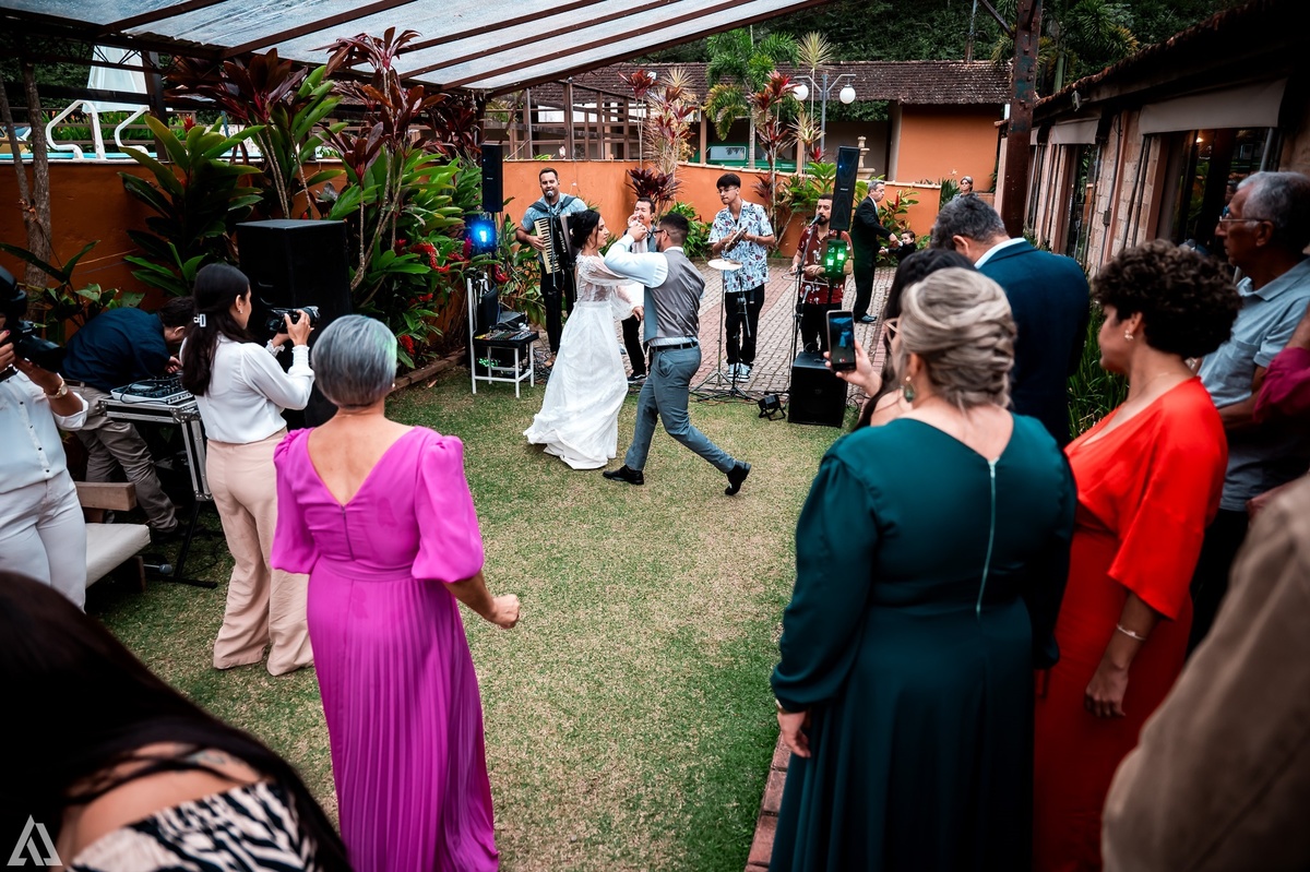 Wedding Casamento Buffet Making Off Decoração Cerimonialista Fotógrafo Vestido Noiva Noivo Camila Hoffmann Cerimonial Elimeire Assessoria de Evento Dani Vidal Vila Nova La Belle Maison Lena Buffet Casarão Penedo Diva Buffet Buquê Resende Penedo Itatiaia