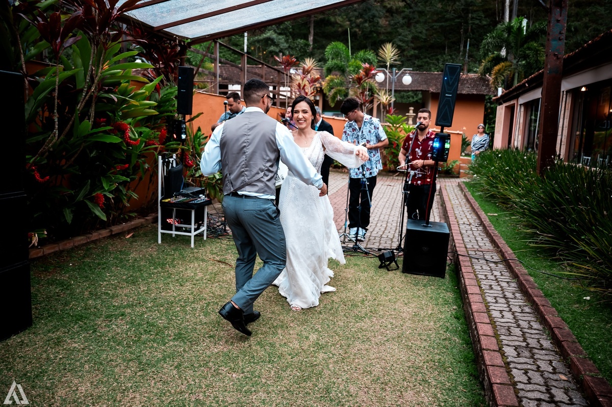 Wedding Casamento Buffet Making Off Decoração Cerimonialista Fotógrafo Vestido Noiva Noivo Camila Hoffmann Cerimonial Elimeire Assessoria de Evento Dani Vidal Vila Nova La Belle Maison Lena Buffet Casarão Penedo Diva Buffet Buquê Resende Penedo Itatiaia