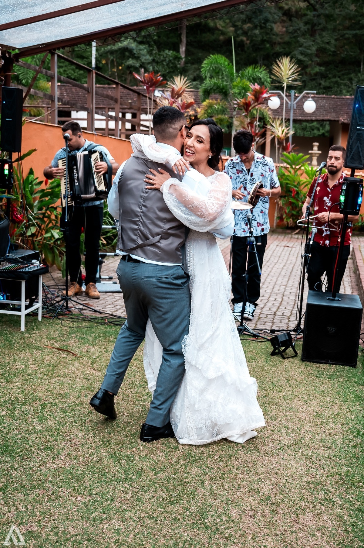Wedding Casamento Buffet Making Off Decoração Cerimonialista Fotógrafo Vestido Noiva Noivo Camila Hoffmann Cerimonial Elimeire Assessoria de Evento Dani Vidal Vila Nova La Belle Maison Lena Buffet Casarão Penedo Diva Buffet Buquê Resende Penedo Itatiaia