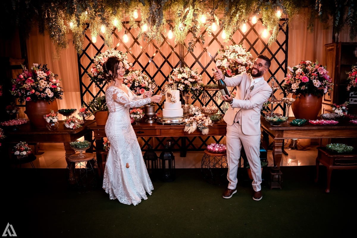 Wedding Casamento Buffet Making Off Decoração Cerimonialista Fotógrafo Vestido Noiva Noivo Camila Hoffmann Cerimonial Elimeire Assessoria de Evento Dani Vidal Vila Nova La Belle Maison Lena Buffet Casarão Penedo Diva Buffet Buquê Resende Penedo Itatiaia