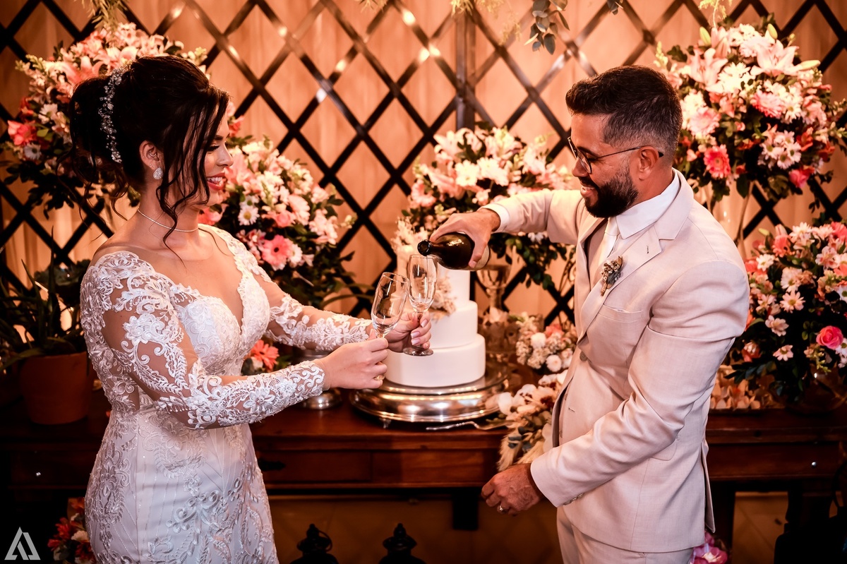 Wedding Casamento Buffet Making Off Decoração Cerimonialista Fotógrafo Vestido Noiva Noivo Camila Hoffmann Cerimonial Elimeire Assessoria de Evento Dani Vidal Vila Nova La Belle Maison Lena Buffet Casarão Penedo Diva Buffet Buquê Resende Penedo Itatiaia