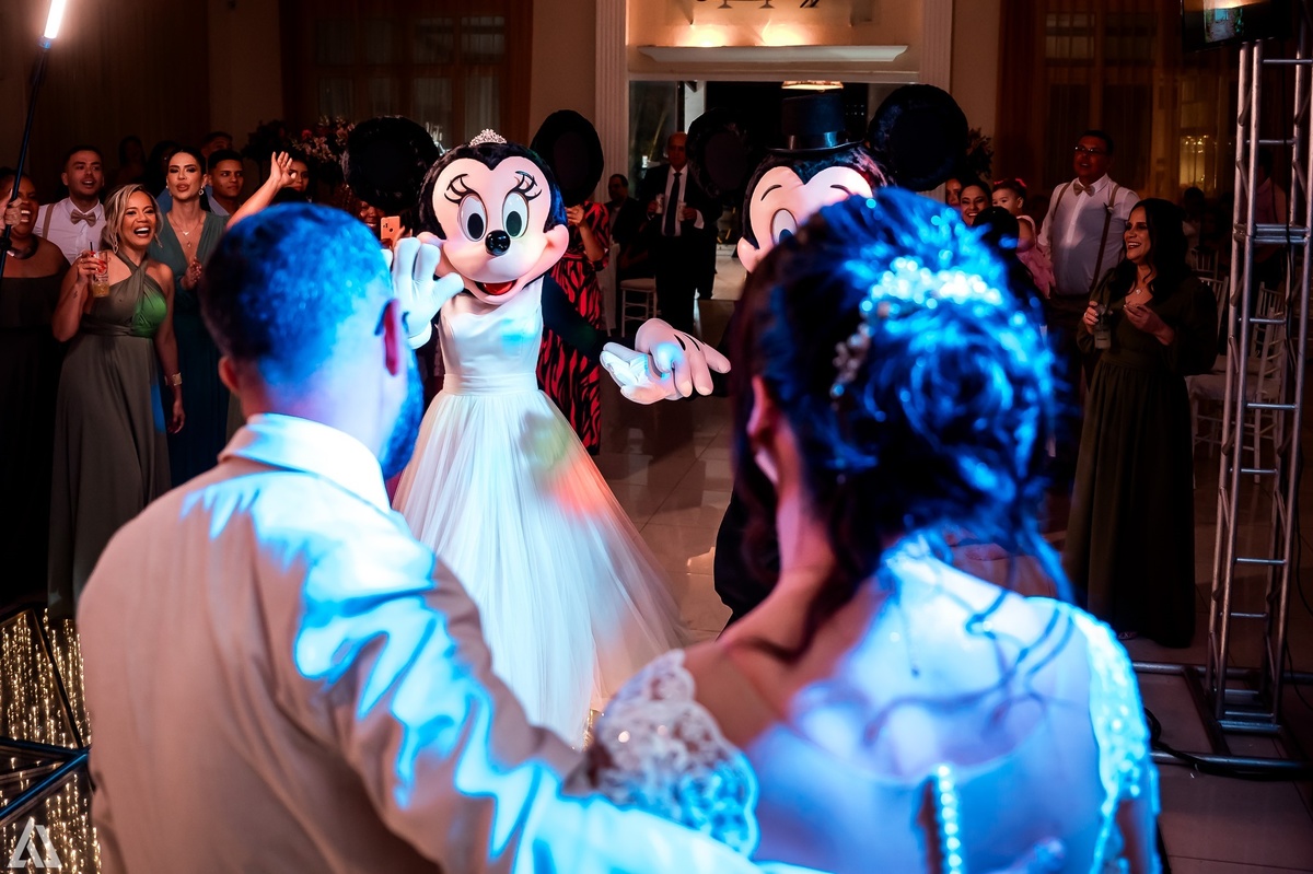 Wedding Casamento Buffet Making Off Decoração Cerimonialista Fotógrafo Vestido Noiva Noivo Camila Hoffmann Cerimonial Elimeire Assessoria de Evento Dani Vidal Vila Nova La Belle Maison Lena Buffet Casarão Penedo Diva Buffet Buquê Resende Penedo Itatiaia