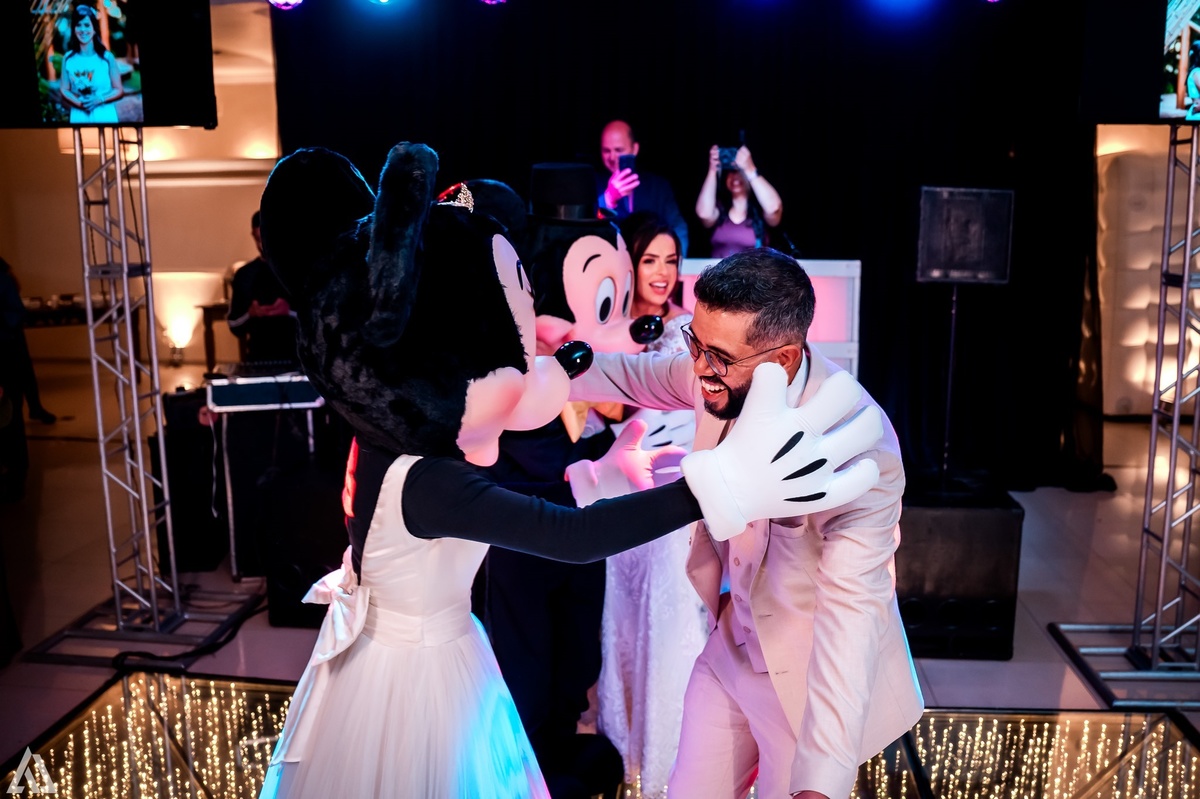 Wedding Casamento Buffet Making Off Decoração Cerimonialista Fotógrafo Vestido Noiva Noivo Camila Hoffmann Cerimonial Elimeire Assessoria de Evento Dani Vidal Vila Nova La Belle Maison Lena Buffet Casarão Penedo Diva Buffet Buquê Resende Penedo Itatiaia