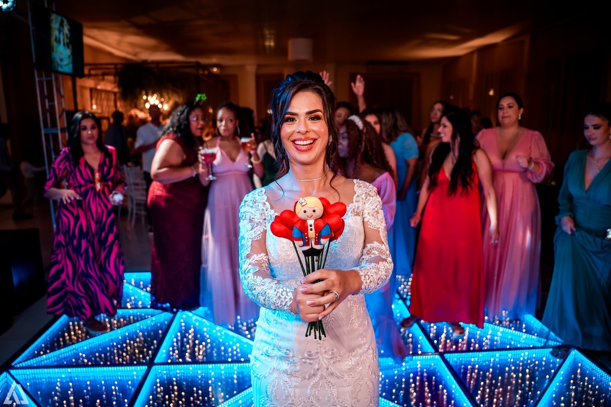 Wedding Casamento Buffet Making Off Decoração Cerimonialista Fotógrafo Vestido Noiva Noivo Camila Hoffmann Cerimonial Elimeire Assessoria de Evento Dani Vidal Vila Nova La Belle Maison Lena Buffet Casarão Penedo Diva Buffet Buquê Resende Penedo Itatiaia