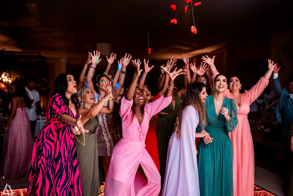 Wedding Casamento Buffet Making Off Decoração Cerimonialista Fotógrafo Vestido Noiva Noivo Camila Hoffmann Cerimonial Elimeire Assessoria de Evento Dani Vidal Vila Nova La Belle Maison Lena Buffet Casarão Penedo Diva Buffet Buquê Resende Penedo Itatiaia