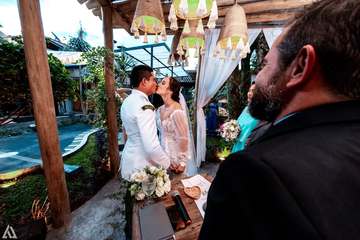 Wedding Casamento Buffet Making Off Decoração Cerimonialista Fotógrafo Vestido Noiva Noivo Camila Hoffmann Cerimonial Elimeire Assessoria de Evento Dani Vidal Vila Nova La Belle Maison Lena Buffet Casarão Penedo Diva Buffet Buquê Resende Penedo Itatiaia