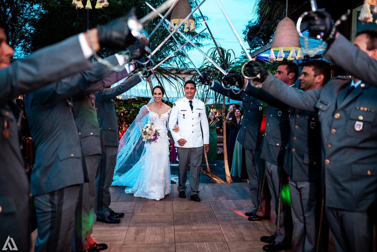 Wedding Casamento Buffet Making Off Decoração Cerimonialista Fotógrafo Vestido Noiva Noivo Camila Hoffmann Cerimonial Elimeire Assessoria de Evento Dani Vidal Vila Nova La Belle Maison Lena Buffet Casarão Penedo Diva Buffet Buquê Resende Penedo Itatiaia
