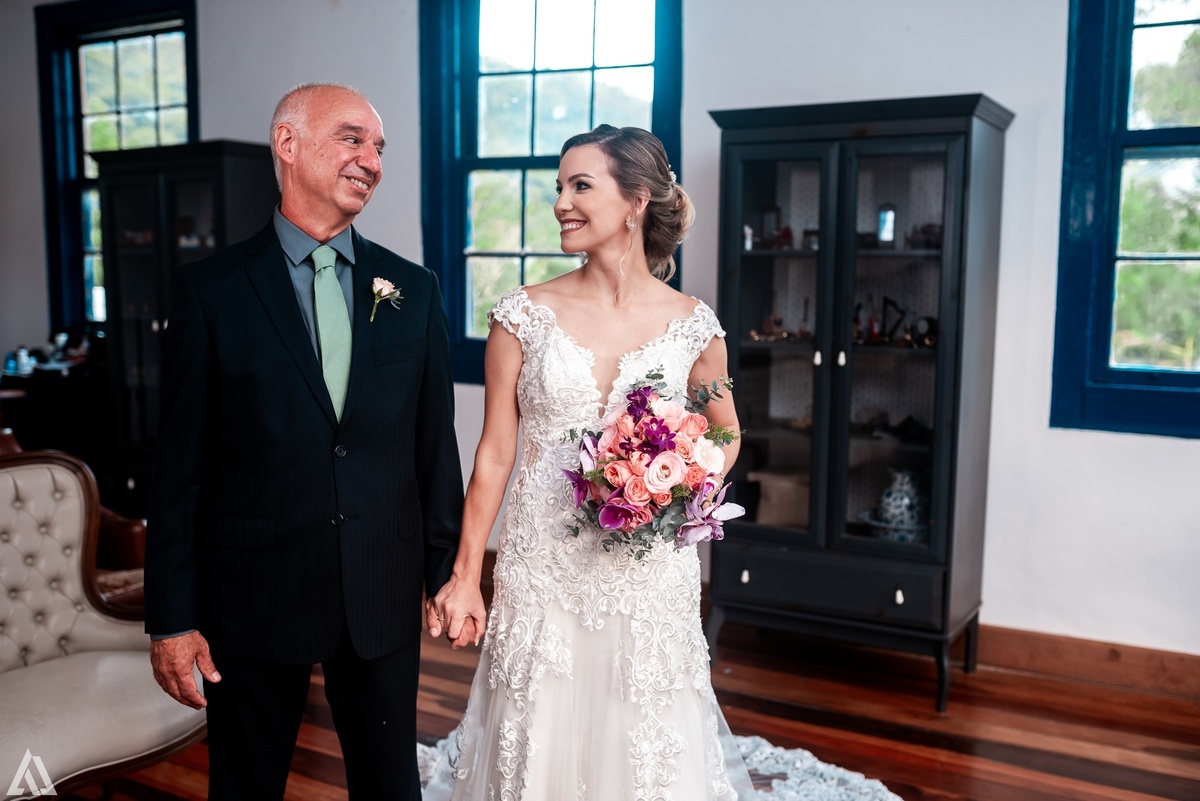 Wedding Casamento Buffet Making Off Decoração Cerimonialista Fotógrafo Vestido Noiva Noivo Camila Hoffmann Cerimonial Elimeire Assessoria de Evento Dani Vidal Vila Nova La Belle Maison Lena Buffet Casarão Penedo Diva Buffet Buquê Resende Penedo 