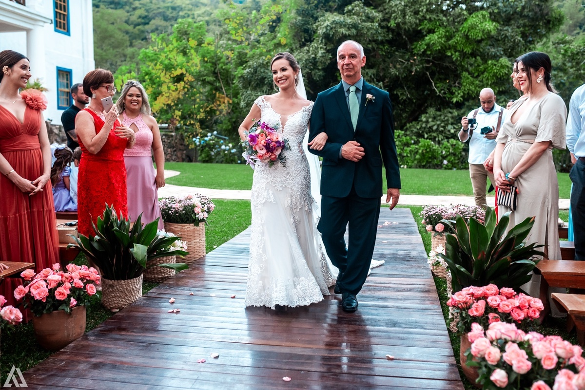 Wedding Casamento Buffet Making Off Decoração Cerimonialista Fotógrafo Vestido Noiva Noivo Camila Hoffmann Cerimonial Elimeire Assessoria de Evento Dani Vidal Vila Nova La Belle Maison Lena Buffet Casarão Penedo Diva Buffet Buquê Resende Penedo 