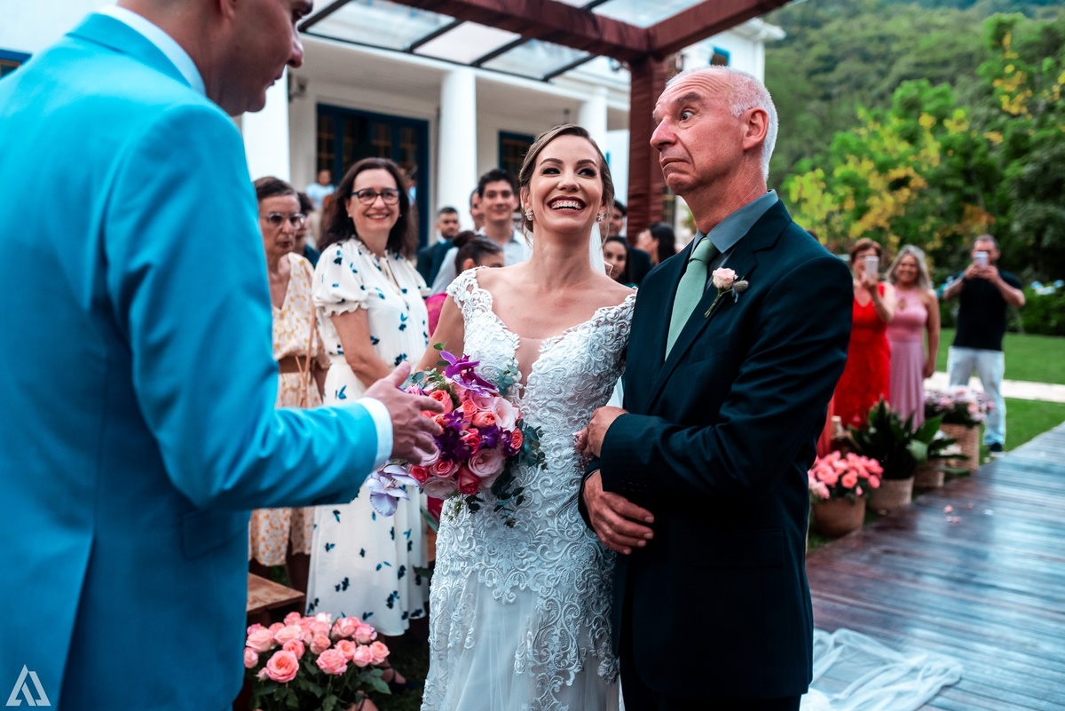 Wedding Casamento Buffet Making Off Decoração Cerimonialista Fotógrafo Vestido Noiva Noivo Camila Hoffmann Cerimonial Elimeire Assessoria de Evento Dani Vidal Vila Nova La Belle Maison Lena Buffet Casarão Penedo Diva Buffet Buquê Resende Penedo 