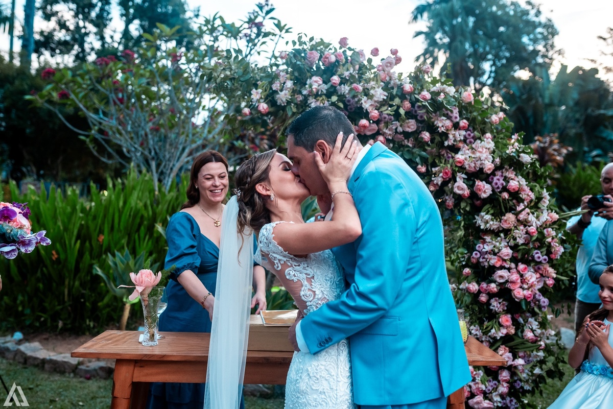 Wedding Casamento Buffet Making Off Decoração Cerimonialista Fotógrafo Vestido Noiva Noivo Camila Hoffmann Cerimonial Elimeire Assessoria de Evento Dani Vidal Vila Nova La Belle Maison Lena Buffet Casarão Penedo Diva Buffet Buquê Resende Penedo 