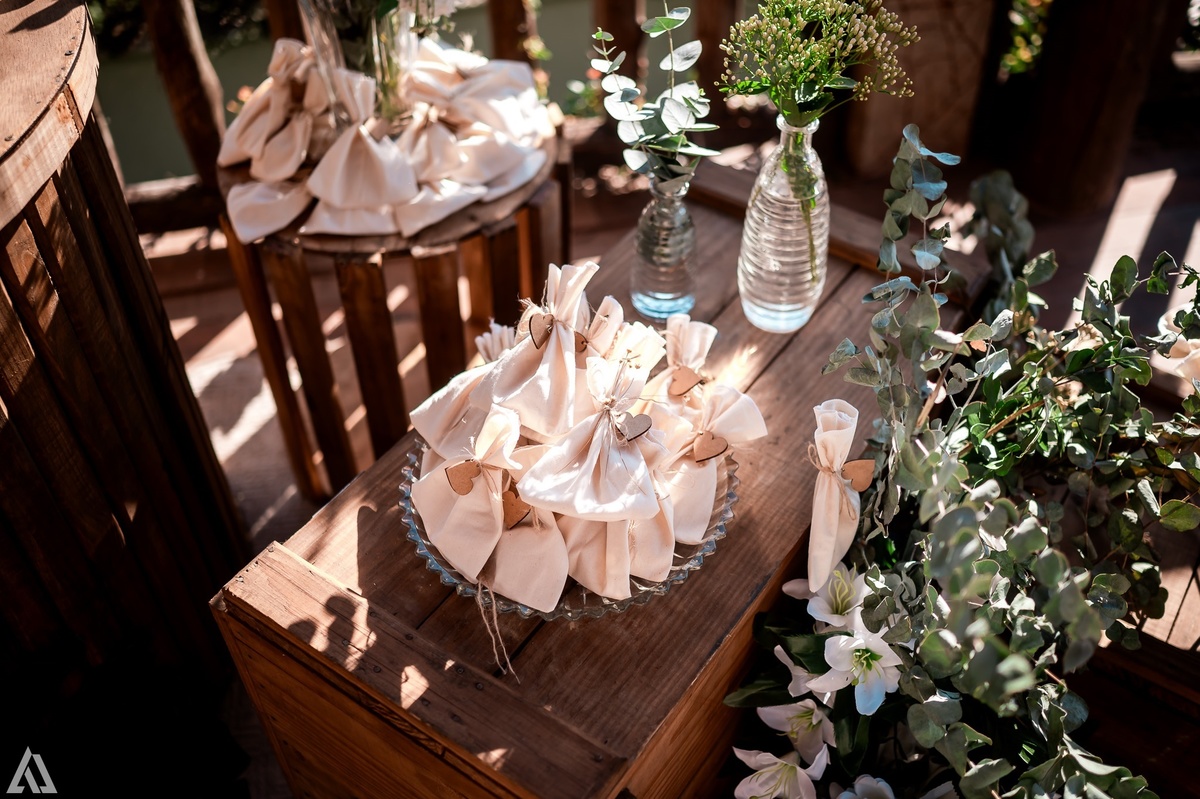 Wedding Casamento Buffet Making Off Decoração Cerimonialista Fotógrafo Vestido Noiva Noivo Camila Hoffmann Cerimonial Elimeire Assessoria de Evento Dani Vidal Vila Nova La Belle Maison Lena Buffet Casarão Penedo Diva Buffet Buquê Resende Penedo 