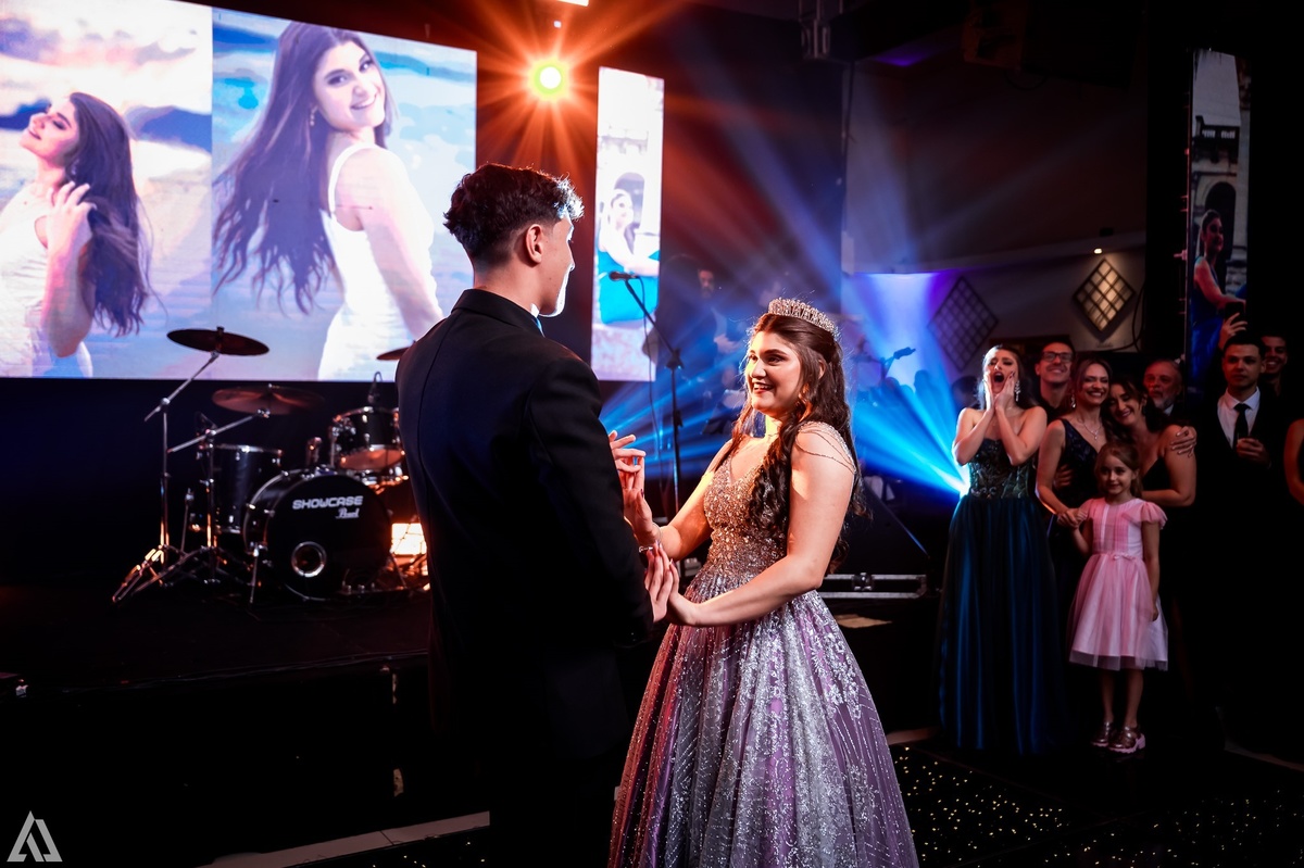 Ensaio Festa Book Teen Debutante 15 Anos Alex Jardim Fotografia Fotógrafo Makink Off Resende Itatiaia Penedo Porto Real Quatis Barra Mansa Volta Redonda Lena Buffet La Belle Maison Estela Dani Vidal Elimeire Laurino Camila Hoffmann Cerimonial Maquiadora