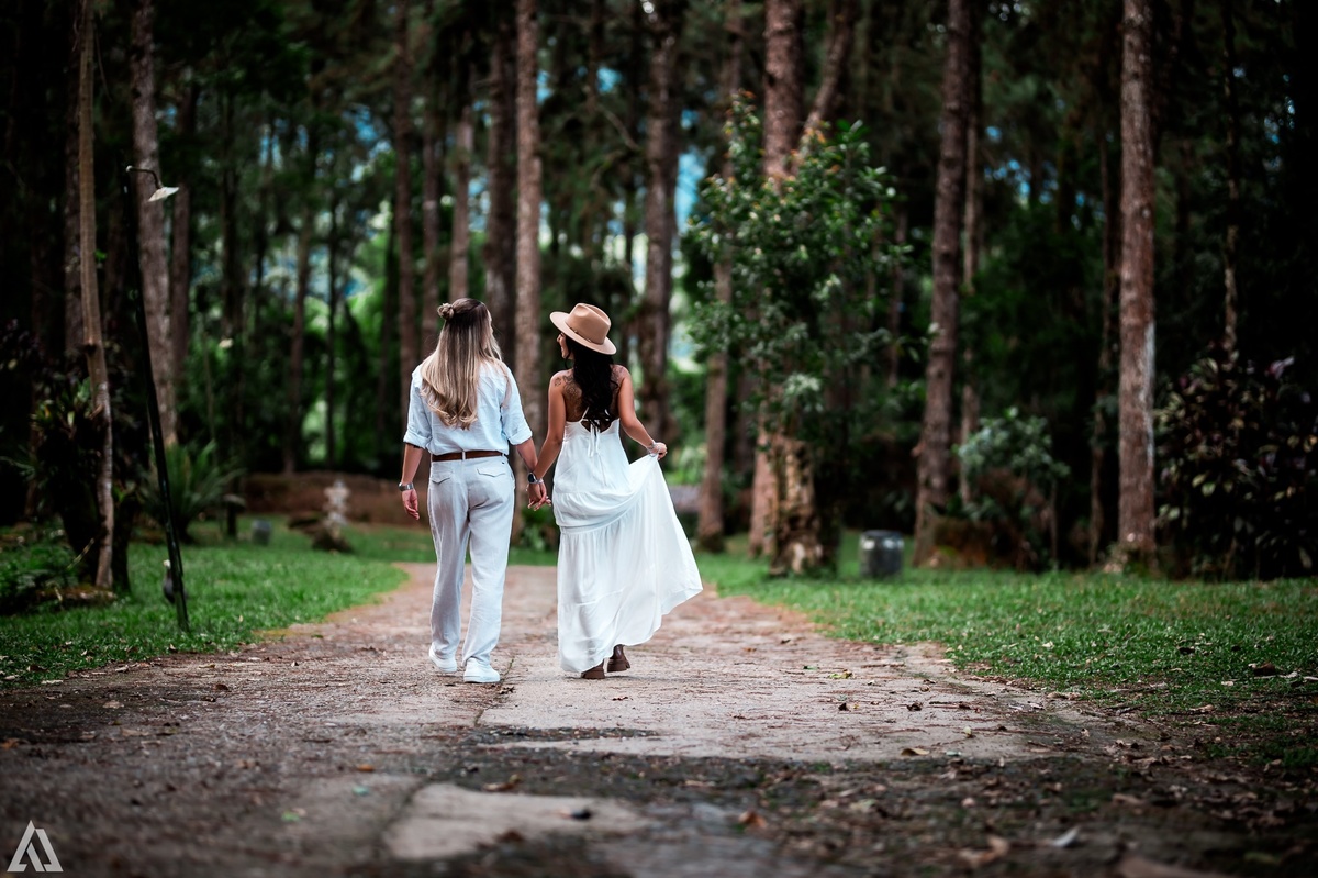 Wedding Casamento homoafetivo lésbica homossexual Buffet Making Off  Cerimonialista Fotógrafo Vestido Foto Noiva Camila Hoffmann Cerimonial Elimeire Dani Vidal La Belle Maison Lena Buffet Casarão Penedo Diva Buffet Buquê Resende Penedo Itatiaia 