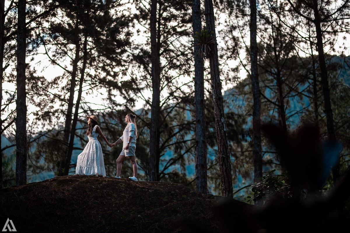 Wedding Casamento homoafetivo lésbica homossexual Buffet Making Off  Cerimonialista Fotógrafo Vestido Foto Noiva Camila Hoffmann Cerimonial Elimeire Dani Vidal La Belle Maison Lena Buffet Casarão Penedo Diva Buffet Buquê Resende Penedo Itatiaia 